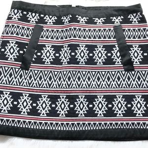 Forever 21 Quilted Aztec Print Mini Skirt Size M